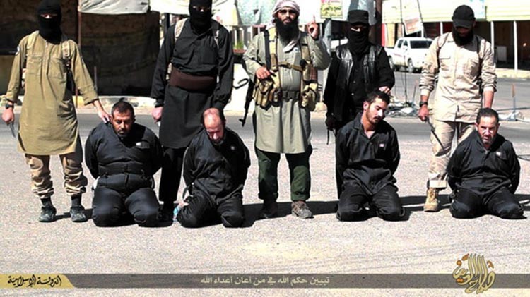 بالصور.. "داعش" يذبح 4 جنّدوا مقاتلين للقوات العراقية