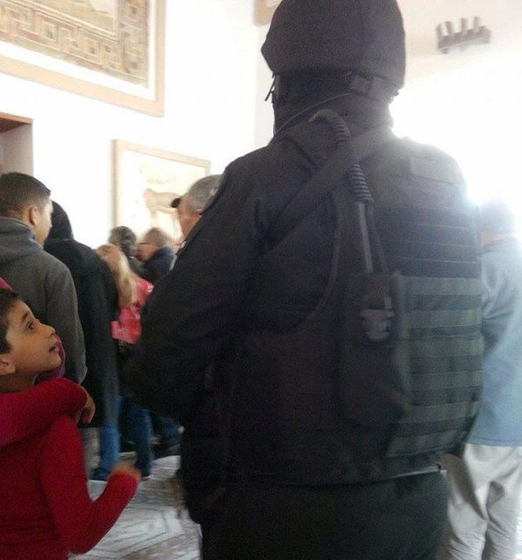 بالفيديو والصور.. لحظة تحرير رهائن متحف باردو التونسي 