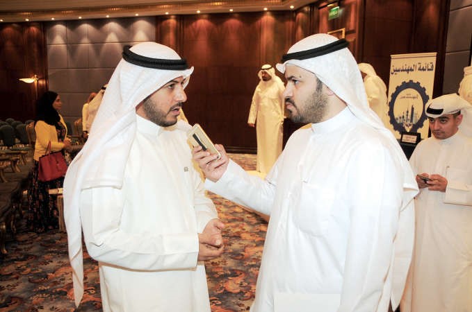 دم نواف الهيفي متحدثا الى الزميل عبدالله العليان