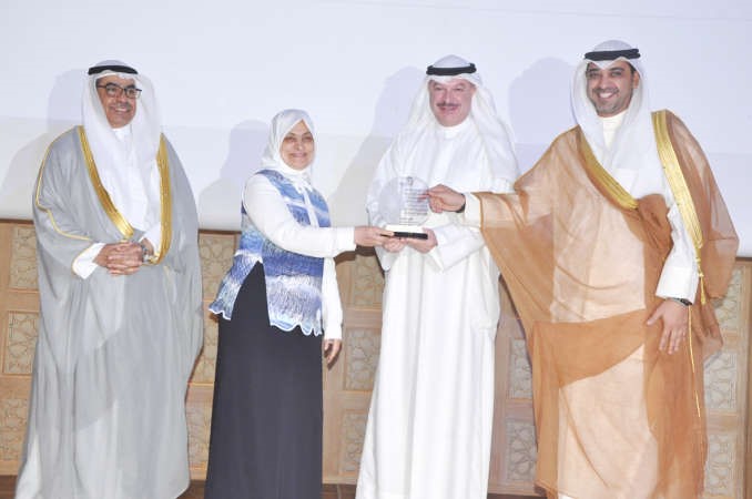 العبدالله والصبيح يكرمان عبداللطيف السريع بحضور فوزي المجدلي