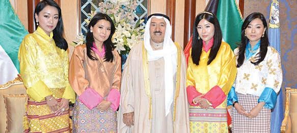 صاحب السمو الامير الشيخ صباح الاحمد مستقبلا صاحبات السمو الملكي الاميرات من مملكة البوتان﻿