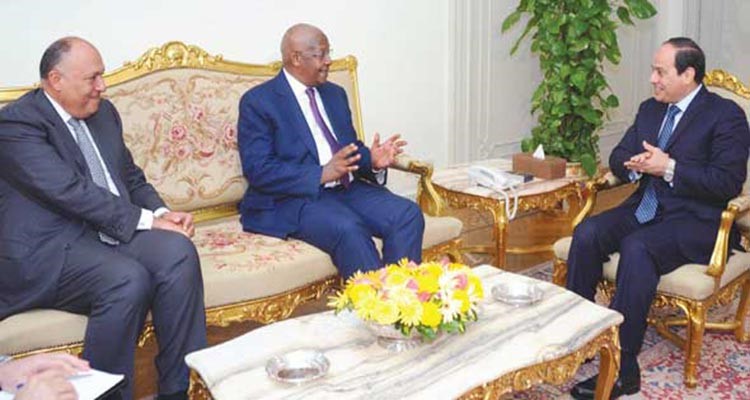الرئيس المصري عبدالفتاح السيسي خلال استقباله رئيس الجمعية العامة بالامم المتحدة في القاهرة امس الاول