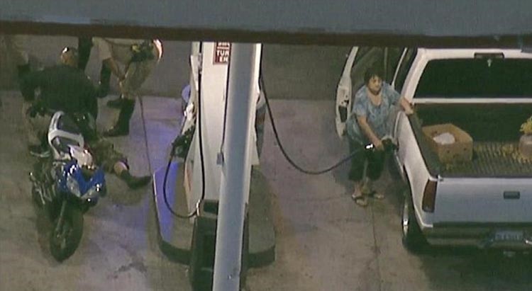بالصور.. شاب يسخر من شرطة "لوس انجلوس" بالتقاط «سيلفي» خلال مطاردته