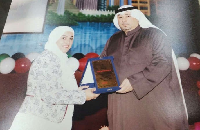 نجيب شعيب يتسلم درعا تكريمية﻿
