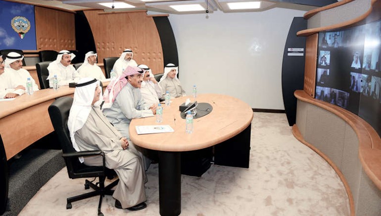 الشيخ صباح الخالد خلال اللقاء مع رؤساء البعثات الديبلوماسية الكويتية في دول اسيا عبر نظام الاتصال المرئي