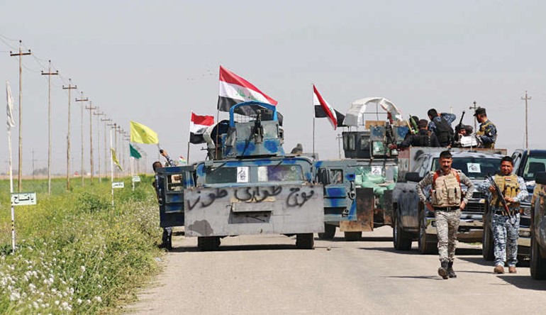 مقاتلون عراقيون في الحشد الشعبي يستعدون للتوجه الى قرية البشير في كركوك 	افپ﻿