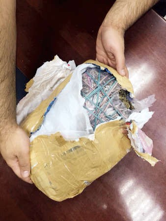 الماريغوانا اخفيت في لفة قماش 