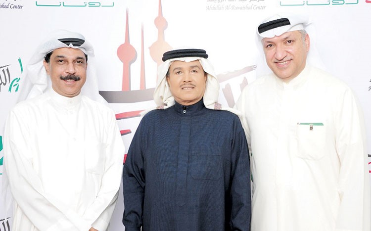 محمد عبده يتوسط سالم الهندي وعبدالله الرويشد