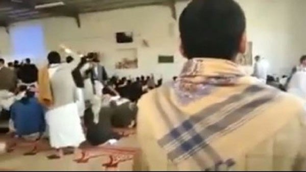 بالفيديو.. لحظة التفجير الانتحاري في أحد مساجد صنعاء