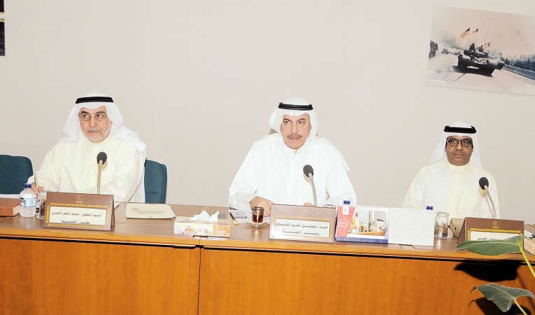 احمد القضيبي وفيصل الشايع واحمد لاري خلال الاجتماع