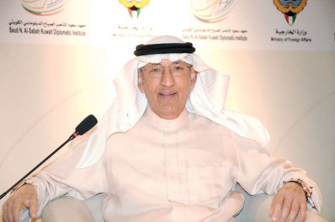 السفير عبدالعزيز الشارخ