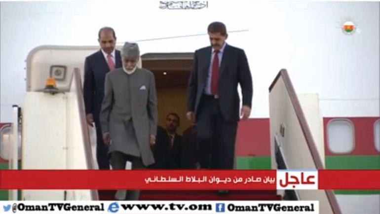 صورة بثها التلفزيون العماني للسلطان قابوس بن سعيد خلال هبوطه من سلم الطائرة عائدا من المانيا امس ﻿