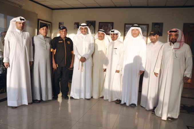 فواز الحساوي ود محمد خليل مع رضا معرفي وعدد من اعضاء مجلس الادارةاحمد علي