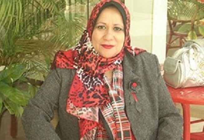 بالفيديو.. مصرية تروج لابنها: "جواز حازم لازم"