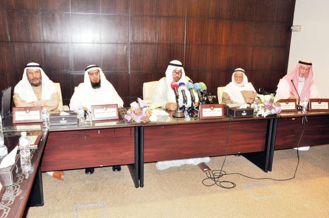دعبدالله المعتوق متحدثا خلال المؤتمر الصحافي	 احمد علي﻿