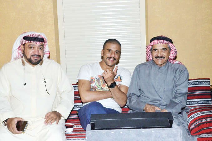 الزميل عبدالسلام مقبول مع المخرج عبدالعزيز العمار والمنتج مشاري الحريبي﻿