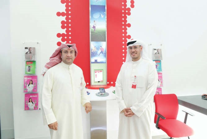 مدير ادارة الاتصال مجبل الايوب ومدير ادارة المبيعات احمد درداب في Ooredoo﻿
