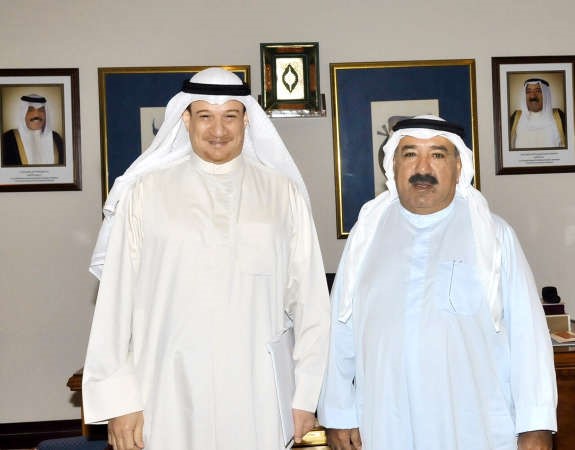  الشيخ ناصر صباح الاحمد مستقبلا سفيرنا لدى الجزائر سعود الدويش