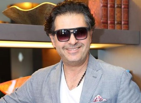 بالصور.. نزهة باريسية تجمع راغب علامة برئيس فرنسي