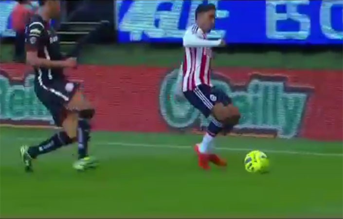 بالفيديو.. مراوغة من عالم آخر.. زمن زيدان الجميل