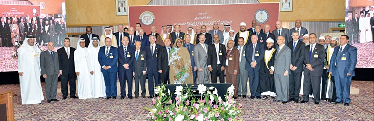 المستشار المطاوعة متوسطا رؤساء واعضاء المحاكم والمجالس الدستورية العربية