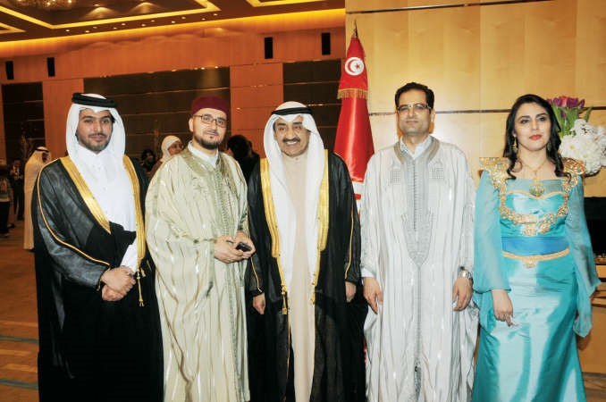 رئيس مجلس الامة السابق جاسم الخرافي مهنئا السفير التونسي نور الدين الري بالعيد الوطني 