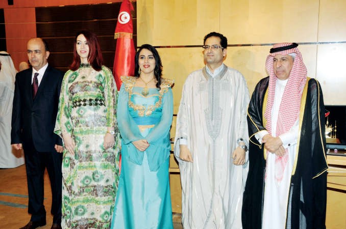 السفير السعودي دعبدالعزيز الفايز يقدم التهاني 