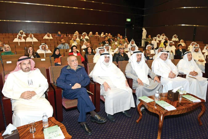 عادل الصرعاوي واسماعيل الغانم ودعبدالرحمن العوضي في مقدمة الحضور ﻿
