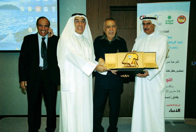 د عبدالرحمن العوضي ودخالد الصالح ودرشيد الحمديكرمون احد المشاركين والرعاة للحملةعلاء ابو الندى