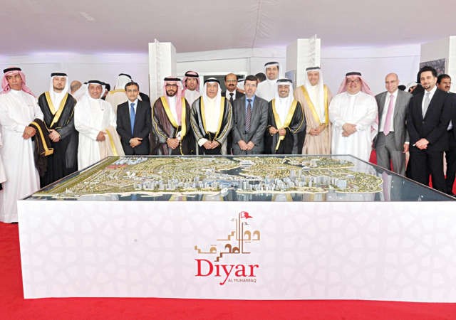  مسؤولون من بيتكالبحرين ووزارة الاسكان يستعرضون المشروع