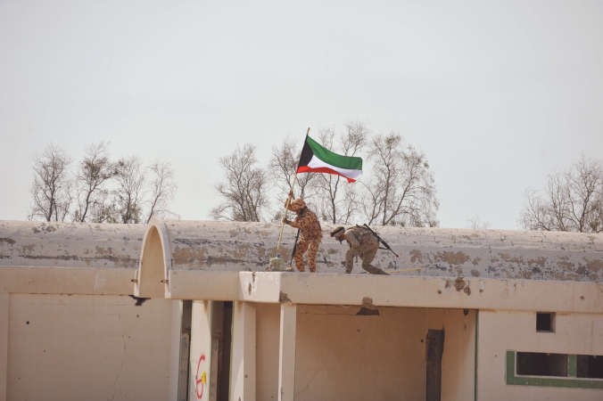 رفع العلم بعد تحرير الجزيرة﻿