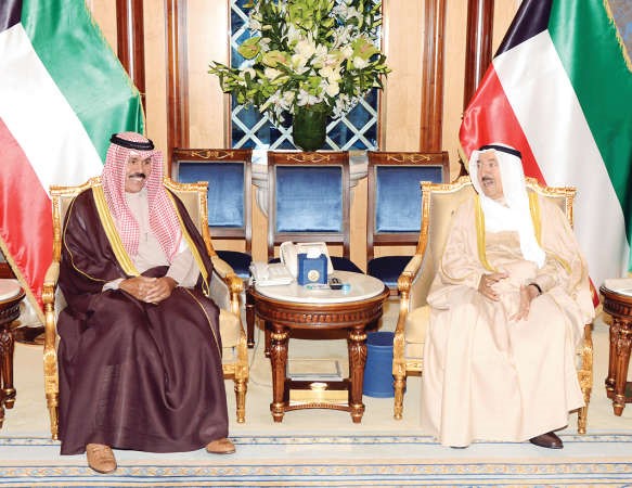 صاحب السمو الامير الشيخ صباح الاحمد مستقبلا سمو ولي العهد الشيخ نواف الاحمد﻿