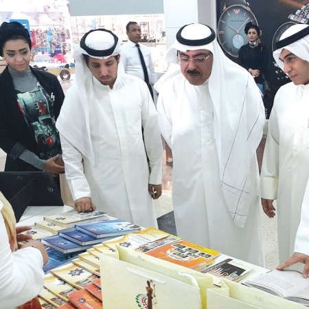 جولة بين المعروضات﻿