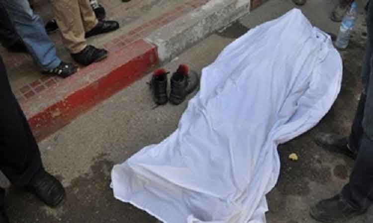 مؤذن ينجو من حادث فيسجد لله شكراً قبل أن تدهسه سيارة مسرعة