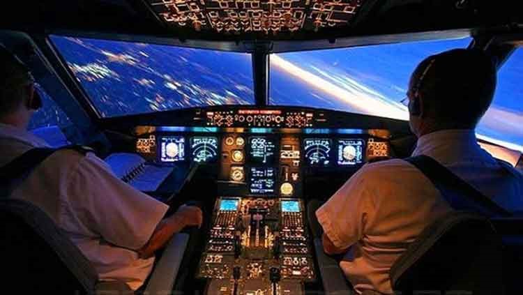 قمرة القيادة في طائرة الايرباص اي 320 هي كما في هذه الصورة