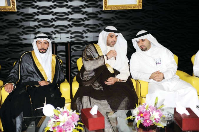 حديث بين الشيخ محمد العبدالله وعبدالعزيز يوسف