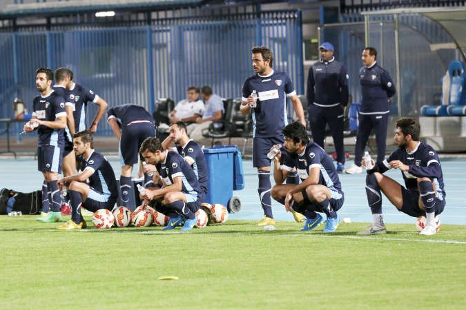 نجوم المنتخب الوطني في اخر تدريب لهم بنادي الشباب	عادل يعقوب﻿