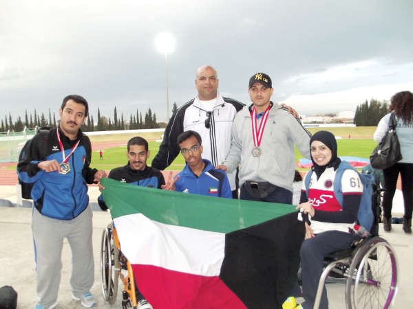 منتخب الكويت فرحا بالميداليات ﻿
