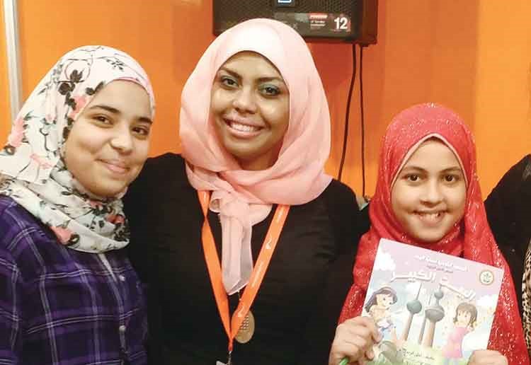 مع اطفال معرض الكتاب في الشارقة﻿