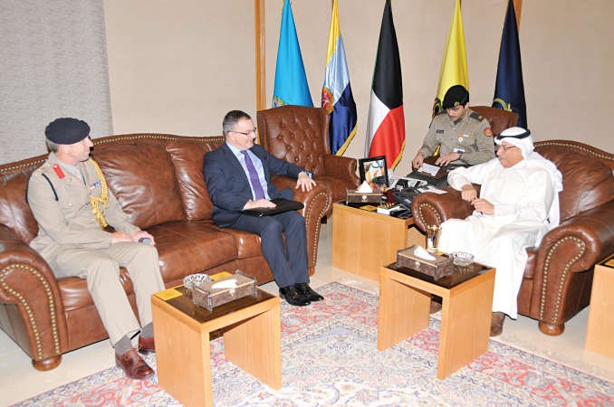 الشيخ خالد الجراح مستقبلا سفير المملكة المتحدة ماثيو لودج