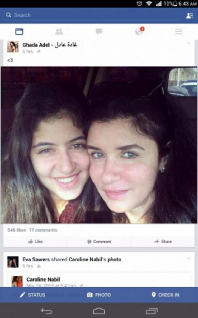 صورة غادة عادل مع ابنتها تضعها في "أزمة".. وهكذا ردت