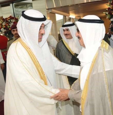 صاحب السمو الامير مصافحا مبارك الخرينج