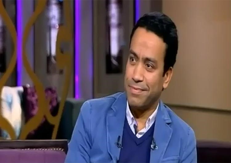 بالفيديو.. ممثل مصري ينهار باكياً أمام منى الشاذلي