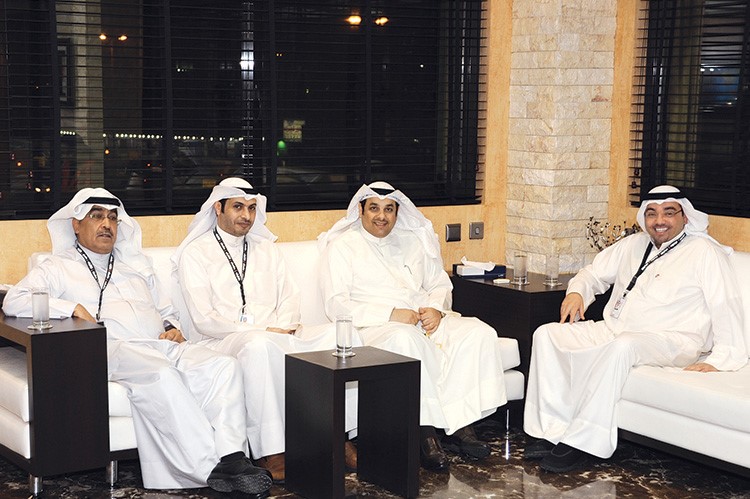 رئيس التحرير الزميل يوسف خالد المرزوق مستقبلا الوزير يعقوب الصانع بحضور الزميلين نائب رئيس التحرير عدنان الراشد وسكرتير تحرير الشؤون الامنية ذعار الرشيدي هاني الشمري