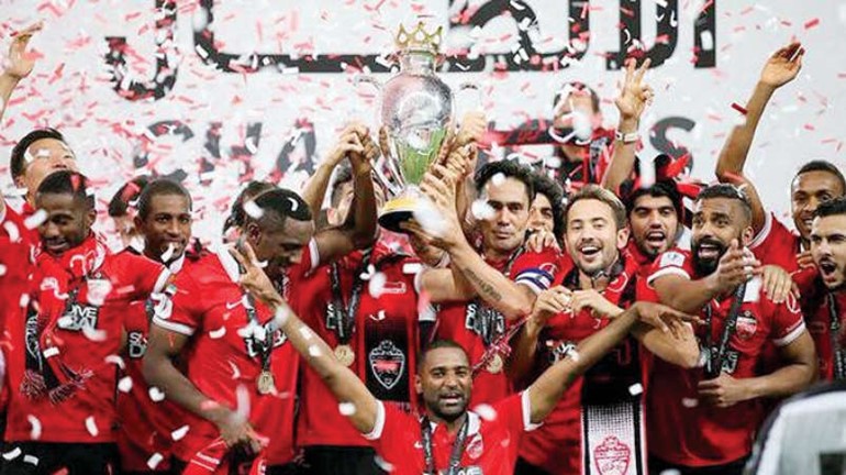 لاعبو الاهلي يحتفلون بحصولهم على الكاس السوبر