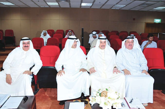 الوزير عيسى الكندري والشيخ فيصل الحمود والشيخ فواز الخالد والفريق متقاعد ثابت المهنا خلال اللقاء