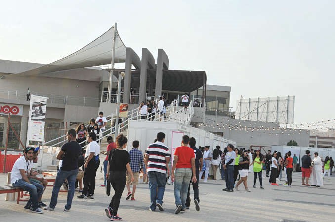 اقبال شبابي ومتابعة للحدث
