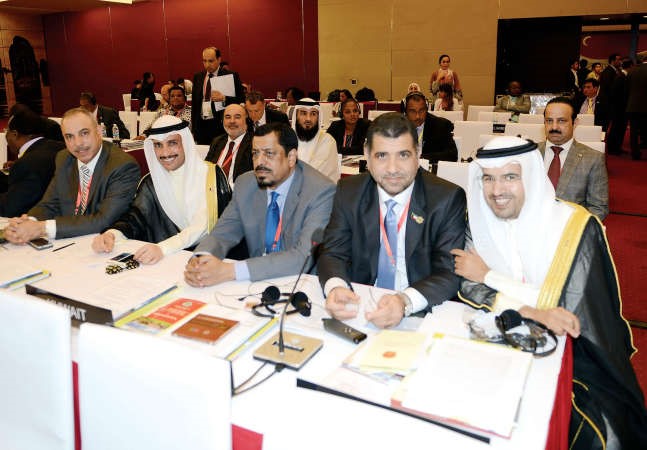 رئيس مجلس الامة ورئيس وفد الشعبة البرلمانية مرزوق الغانم مع سيف العازمي ود عودة الرويعي وفيصل الشايع خلال اعمال المؤتمر