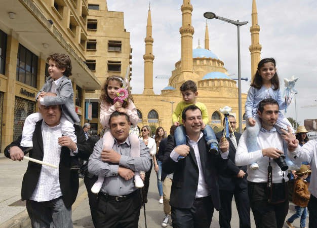 الطوائف المسيحية الغربية تحتفل بعيد الشعانين في وسط بيروت محمود الطويل 