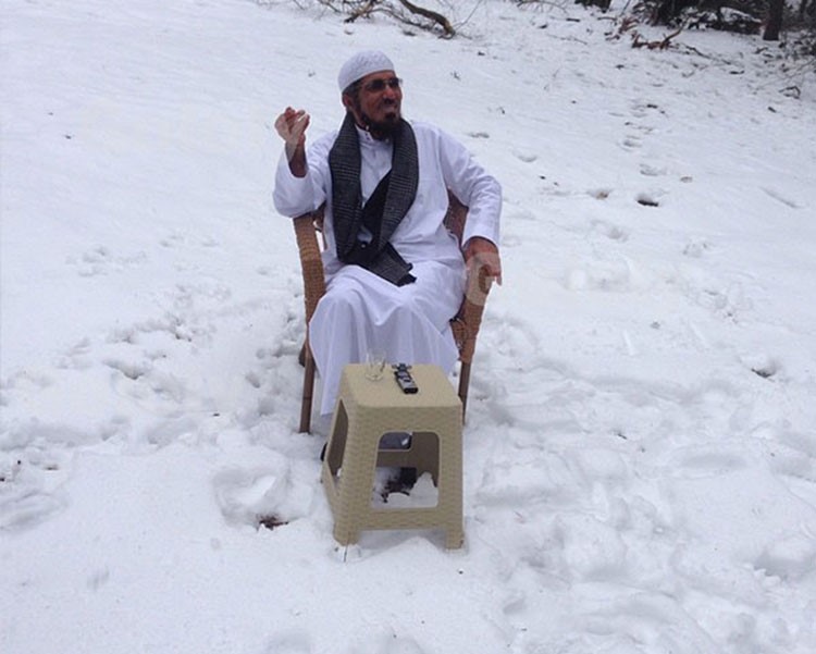 شاهد.. محمد العوضي ينشر صورة سلمان العودة بملابس صيفية وسط الثلوج